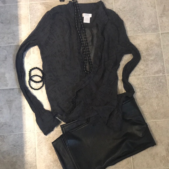 😎🥰 3 for 20! Sheer pattern blouse - Picture 1 of 3